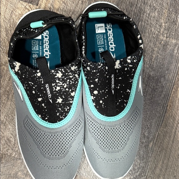 Speedo Black and Gray Aqua Shoes with Turquoise Trim - Picture 2 of 7